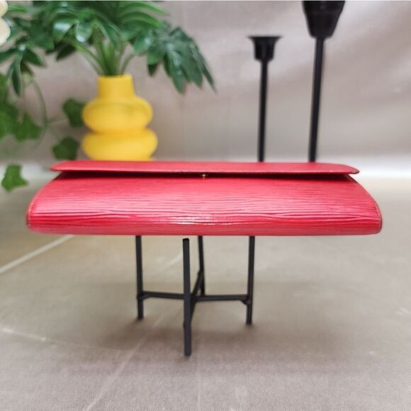 Authentic Louis Vuitton Porte Monnaie Tresor Epi Wallet With Conversion Chain - Picture 9 of 17